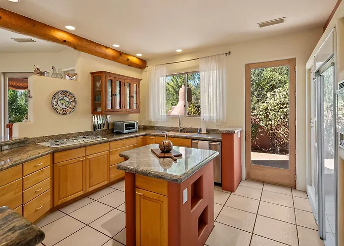Family Desert - Hot Tub & Scenic Views *