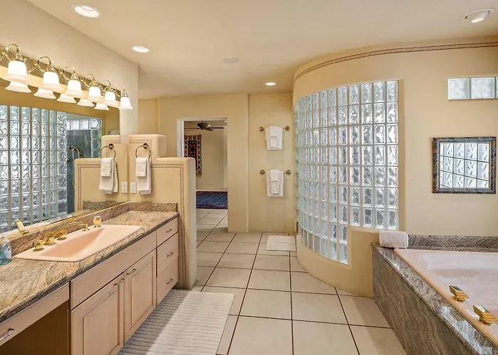 Family Desert - Hot Tub & Scenic Views Holiday home *