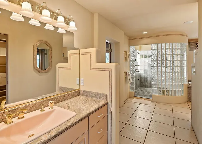 Family Desert - Hot Tub & Scenic Views Holiday home *
