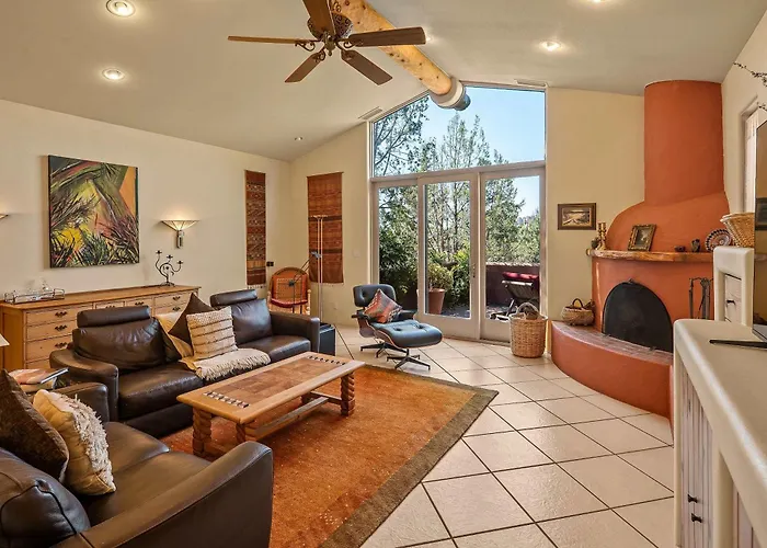 Family Desert - Hot Tub & Scenic Views Holiday home